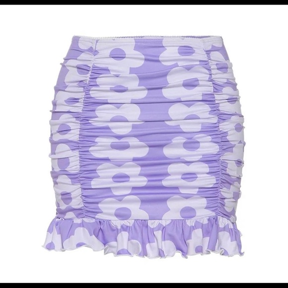 ✅ LAVENDER PURPLE FITTED FLORAL MINI SKIRT - Picture 3 of 13